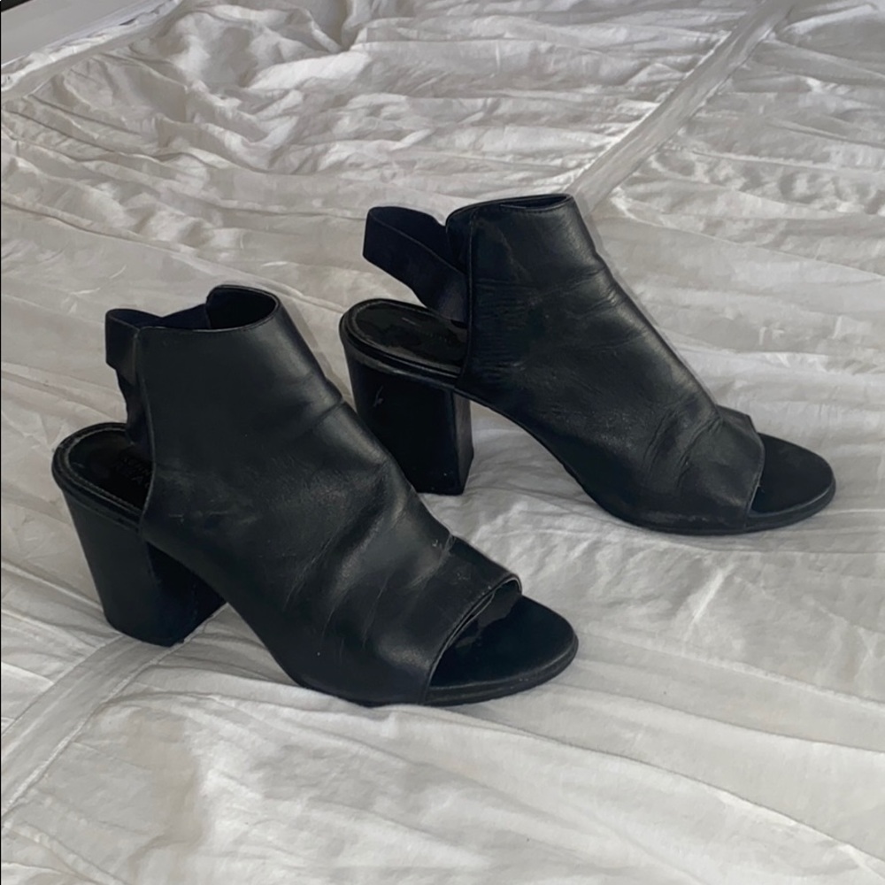 Kenneth Cole Reaction black heels